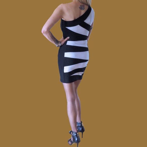 dress - Picture 4 of 5